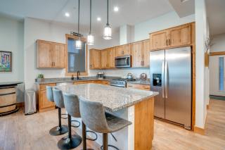 Modern Elk Creek Condo with Hot Tub and Heated Floors - 3