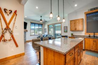 Fraser Adventure Base! Condo Near Hiking & River - 1