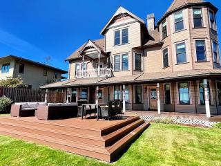 Luxury Bayfront Oasis with Private Beach Access, Near Tulalip Casino and Outlets! - 5