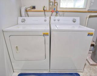 Modern-Sunroom-15min to DwnTwn-Grps-Kids-Firepit - 1