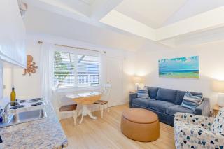 Newly remodeled 8-steps to sand path of Beach! - 7