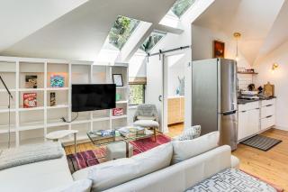 Pet-Friendly Minneapolis Studio Walk to Lake! - Minneapolis - 7