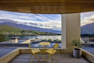 Picturesque on Peregrine, close to town with views - Queenstown - 0