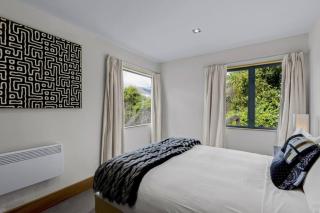Picturesque on Peregrine, close to town with views - Queenstown - 7