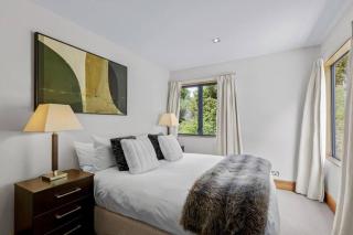 Picturesque on Peregrine, close to town with views - Queenstown - 6