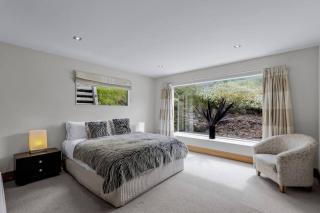 Picturesque on Peregrine, close to town with views - Queenstown - 5