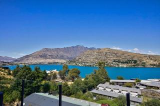 4 bedroom stunning modern family home - Queenstown - 0