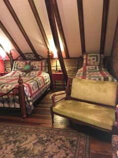 DuPriest Room at Main Street Bed & Breakfast - 4