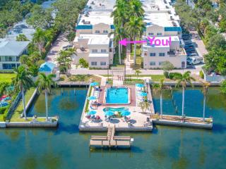 Bayview Unit, Balcony, Private Beach, Heated Pools, Pickle, Hot-tub, Gym, Beach to Bay! - 9