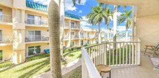 Bayview Unit, Balcony, Private Beach, Heated Pools, Pickle, Hot-tub, Gym, Beach to Bay! - 7