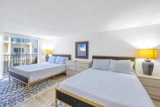 Bayview Unit, Balcony, Private Beach, Heated Pools, Pickle, Hot-tub, Gym, Beach to Bay! - 3