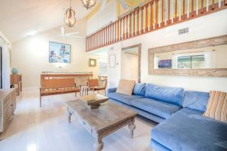 Tiki Bar, Balcony, Patio, 250 steps Beach Village! - Siesta Key - 1