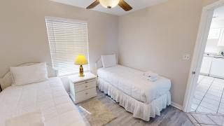 Poolside Villas 101- by Holiday Isle Properties - Destin - 2