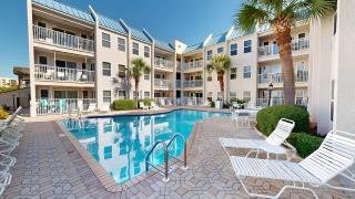 Poolside Villas 101- by Holiday Isle Properties - 1