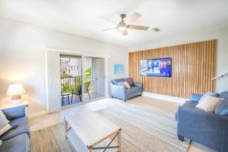 Ocean-Views, Pool, Private Elevator, Covered Patio & Fire-Table, 150 steps to Beach! - 4