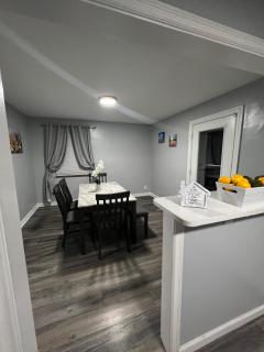 Private Bedroom Suite 2 Cape Cod Cutie 10 Min to Downtown - 1