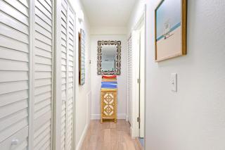 Newly remodeled 8-steps to sand path of Beach! - Siesta Key - 2