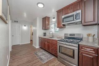 Bear Forest Hideaway, 5 Bed's, Indoor Fireplace! - 8