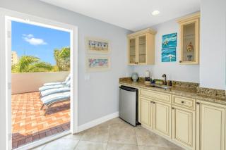 One-of-a-Kind! Pool, Terraces, Ocean-View Rooftop, in Siesta Village at Best Beach! - 4