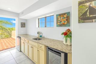 One-of-a-Kind! Pool, Terraces, Ocean-View Rooftop, in Siesta Village at Best Beach! - Siesta Key - 4