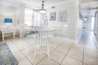 The Village breeze - 2 units, 4BR, 4Bath, Pool, Beach- Siesta Village Living! - Siesta Key - 3