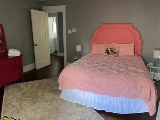 Pet friendly home in Historic Springfield near TIAA - 7