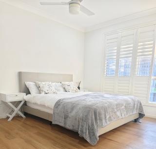 Luxury 3 BR House Near EMP - Brisbane - 1