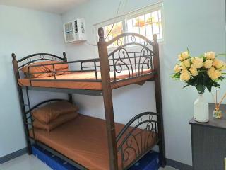 Go-Vitug Apartell, 2-8 pax, AC, Netflix, Parking - 2