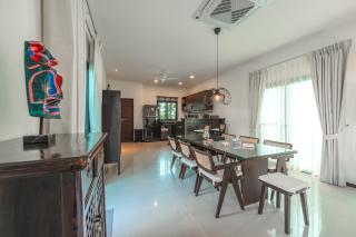 4BR Luxury pool villa with tropical garden nearby Bangtao and Layan beach - - 2