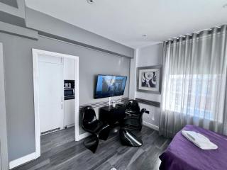 Hyde Park Studio Flats - 6