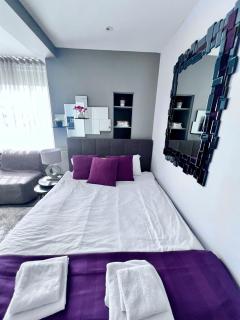 Hyde Park Studio Flats - 6