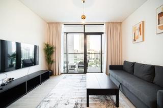Bright 1-bdr apartment View of Harbour Creek - Dubai - 8