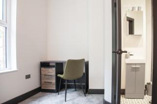 New! Stylish & Modern Home With Free Parking! Book Now! - 9