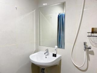 Homey and Minimalist Studio Gateway Park LRT City Bekasi Apartment By Travelio - Bekasi - 3