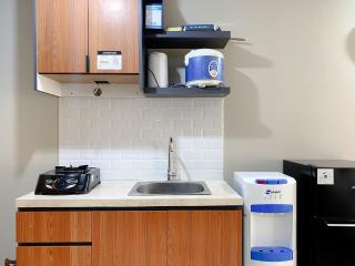 Homey and Minimalist Studio Gateway Park LRT City Bekasi Apartment By Travelio - Bekasi - 1