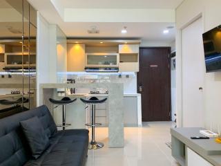 Comfort and Enjoy Living 2BR at Daan Mogot City Apartment By Travelio - Giacarta - 5
