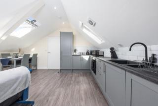 Spacious City Centre Penthouse Gem - Cathedral Views! - Canterbury - 1