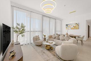 3BR plus maid's room with Burj Khalifa views - 0