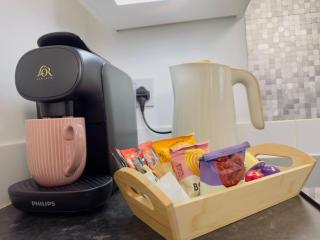 Luxury Ensuite Apartment with Balcony Free Parking - Royal Leamington Spa - 1
