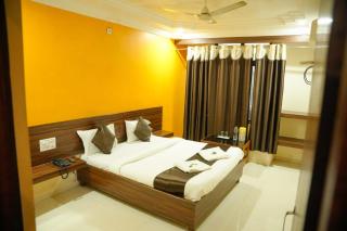 Hotel Sachidanand-Walkable distance from Temple - Shirdi - 9