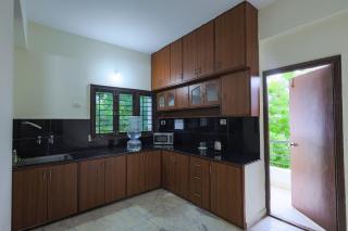 Spacious 3BR Suite with Kitchen Near Hitech City - Kondapur - 8