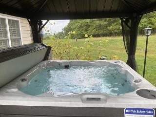 Deep Creek Retreat Hot Tub 85 inchTV all one level - 5