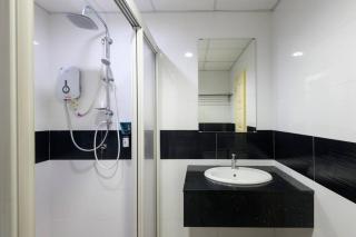 2R2B Seaview Serenity 1 to 8pax Gurney Mansion One - George Town - 8