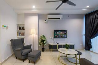 2R2B Seaview Serenity 1 to 8pax Gurney Mansion One - George Town - 3