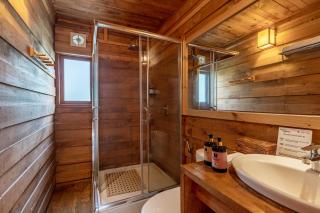 Alaya Stays Cottage with Tree House - Suro Woodbine Chalet - 1