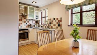 2 Bedroom Dog Friendly Cottage At Windermere Marina Village - Bowness-on-Windermere - 3