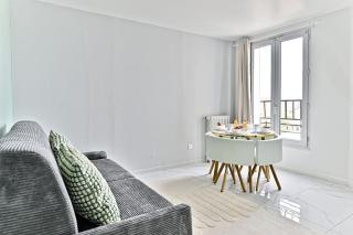 Appartement lumineux en banlieue parisienne - III - 8