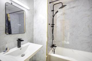 Sleek nordic style seaview condo - Ajman - 1