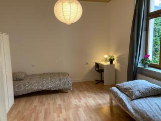 Cosy, new furniture, 10min walk to train station - 6