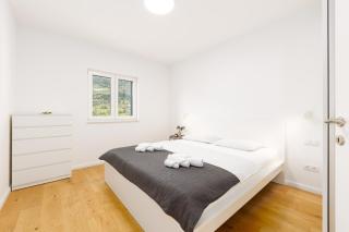 Seaview 3 Bed Apartment Sleeps 6 with Sea Views - 6